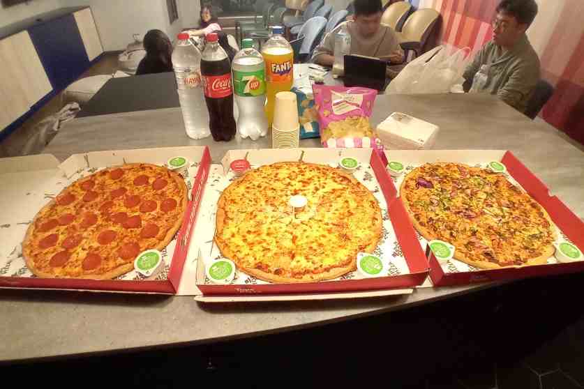 Boarding Pizza Night - Carousel For News Detail - OIC